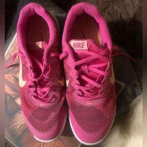 Fuchsia Nike running shoes. Super light and in brand new condition.